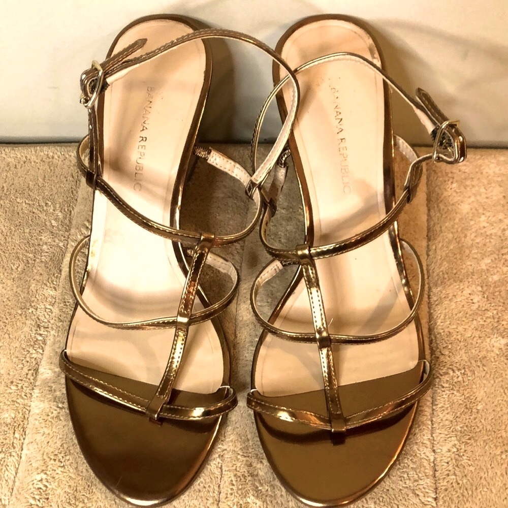 BANANA REPUBLIC strappy bronze sandals